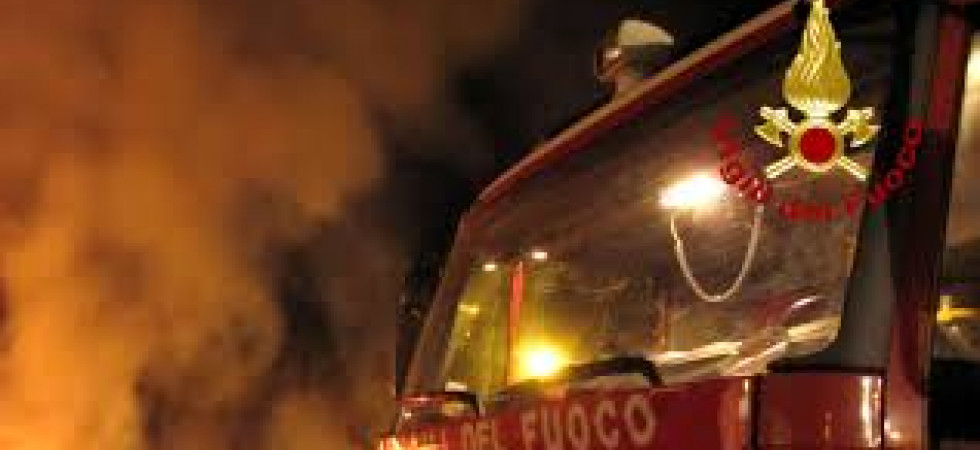 Esplode una bombola del gas e va a fuoco una casa